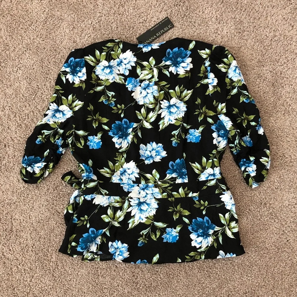 Banana Republic Shirt Womens Size S Blue Floral Wrap Top - Picture 12 of 12